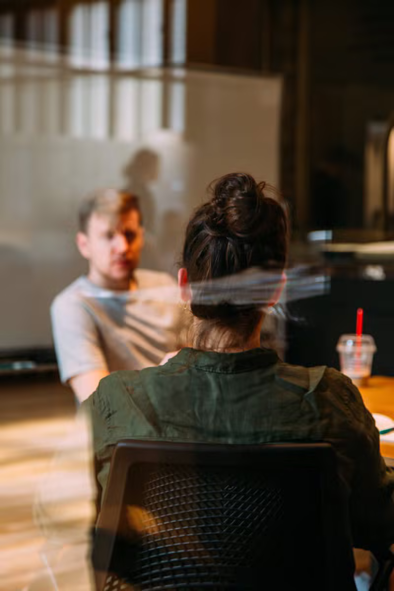 Praticienne à l'écoute lors d'une séance d'accompagnement