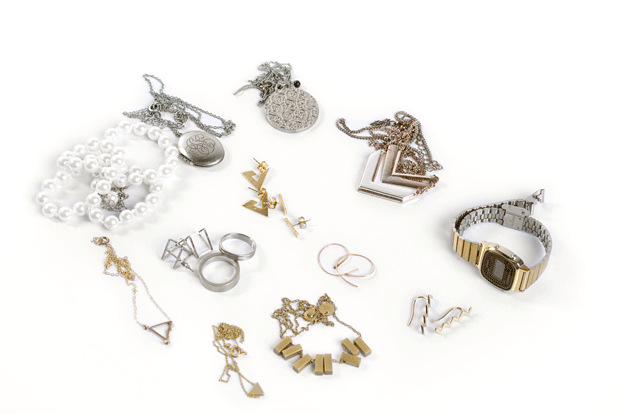 packing jewelry in egg carton