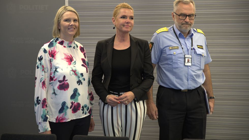 fra venstre side    statsråd listhaug sammen med  innvandringsminister fra Danmark inger 