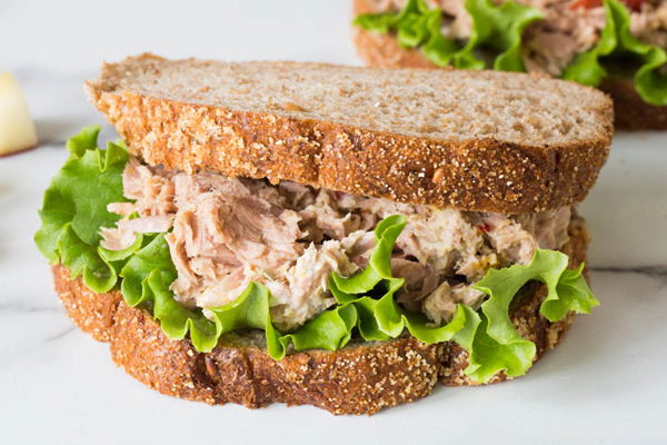 Σάντουιτς με φιλέτο τόνου σε νερό