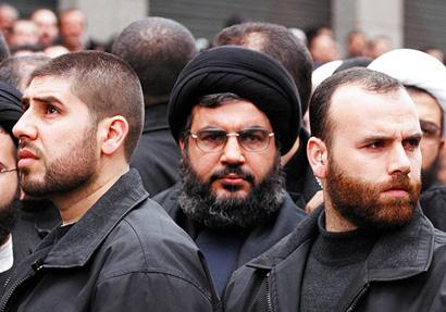 ربما تحتوي الصورة على: ‏‏‏٣‏ أشخاص‏، و‏‏‏لحية‏ و‏لقطة قريبة‏‏‏‏