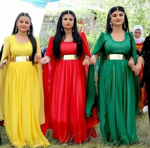 ربما تحتوي الصورة على: ‏‏‏٤‏ أشخاص‏، و‏‏أشخاص يبتسمون‏، و‏‏أشخاص يقفون‏‏‏‏