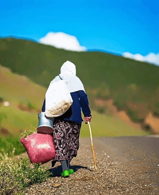 Wêne dikare bibe: yek an çend kes û çalakiyên derveyî