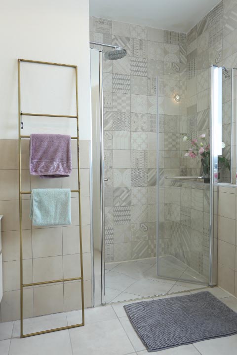 חיפוי חדר הרחצה בדרה המנצחת -פאטרישיה אורקיאולה