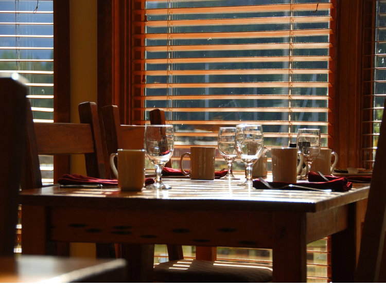 Factors To Assist You When You Are Hiring Services Of A  Window Shade Companies To Assist In Laying 